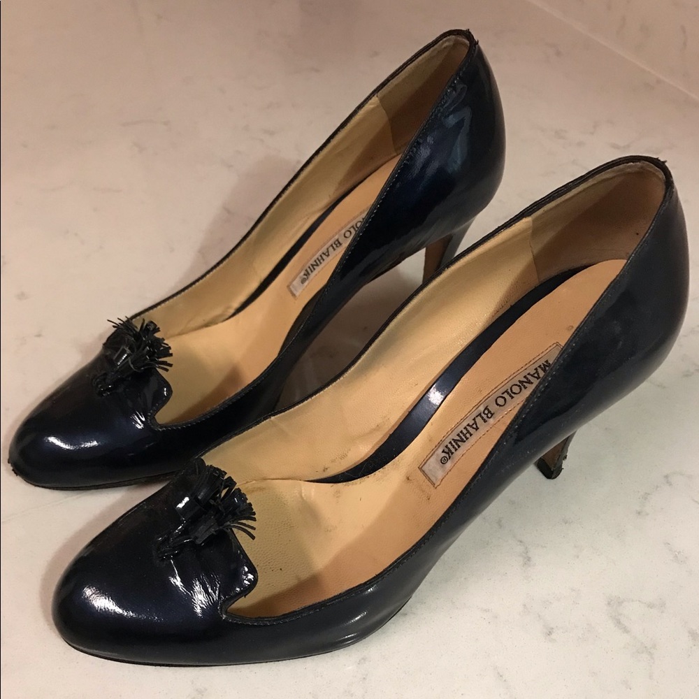 Manolo Blahnik Navy Pump